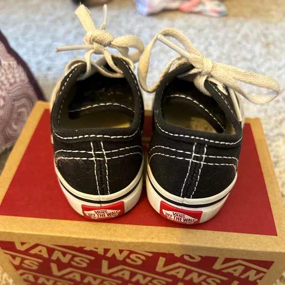Toddler Heritage Lace Up Vans - Size 4 - Picture 2 of 6